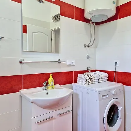 Ivan-1 By Interhome Maslenica